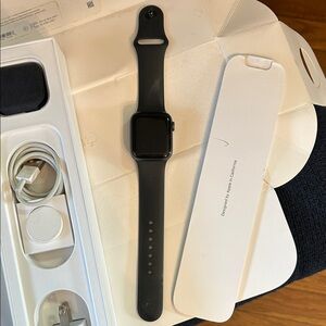 Apple Smartwatch Series 4-2018 - Space Gray Aluminum Case Black Sport Band 40mm